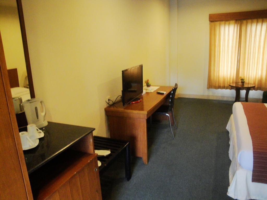 Imperial Hotel Kendari Zimmer foto