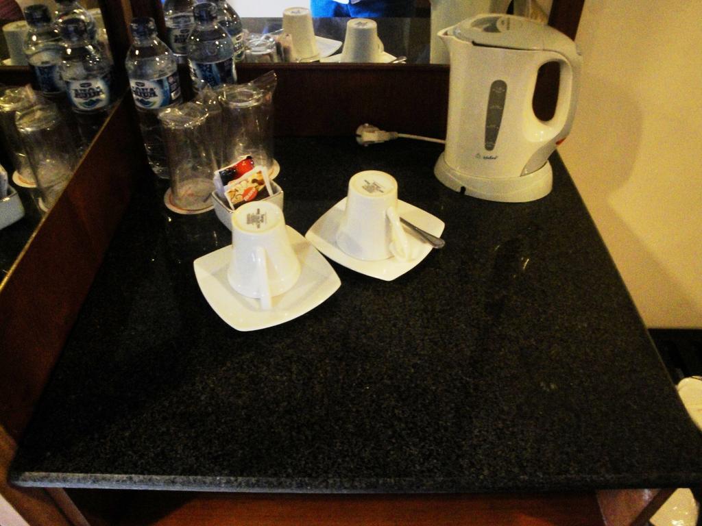 Imperial Hotel Kendari Zimmer foto